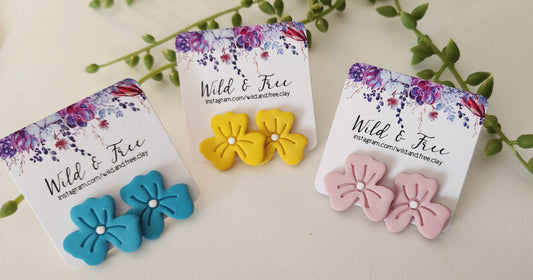 Handmade Polymer Clay Earrings! Beautiful flower shape stud in sky blue, yellow and pink clay colors with a white dot in the middle. Perfect for any outfit and any occasion! Lightweight and approximately 1" long.